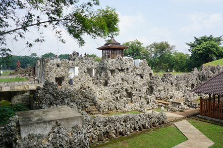 Taman Sari Gua Sunyaragi